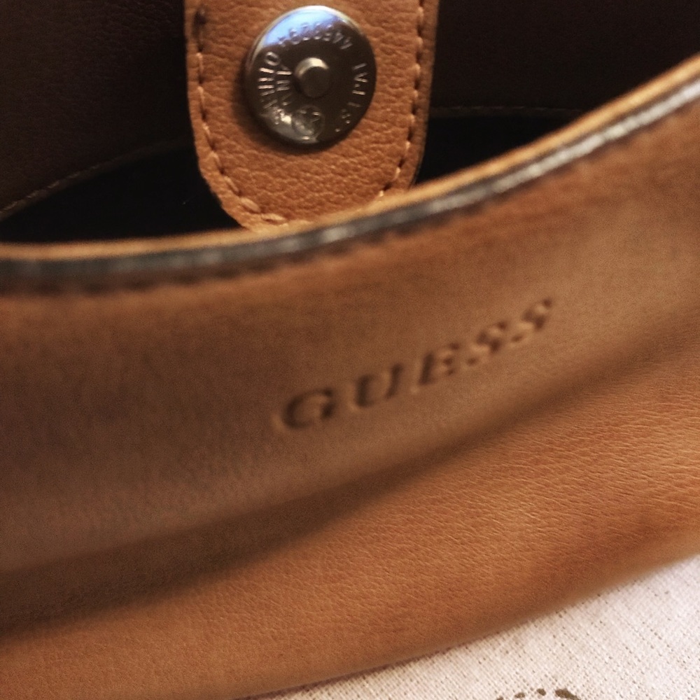 GUESS purse - Picture 4 of 4